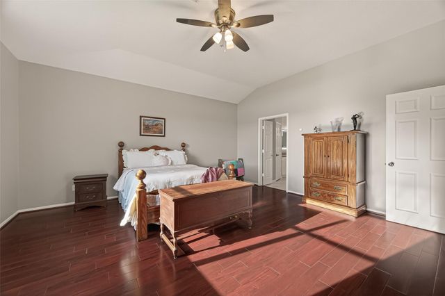 405 Wickford Court, League City, TX 77573
