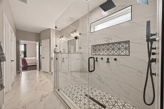 405 Wickford Court, League City, TX 77573