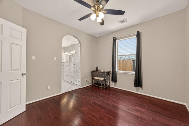 405 Wickford Court, League City, TX 77573