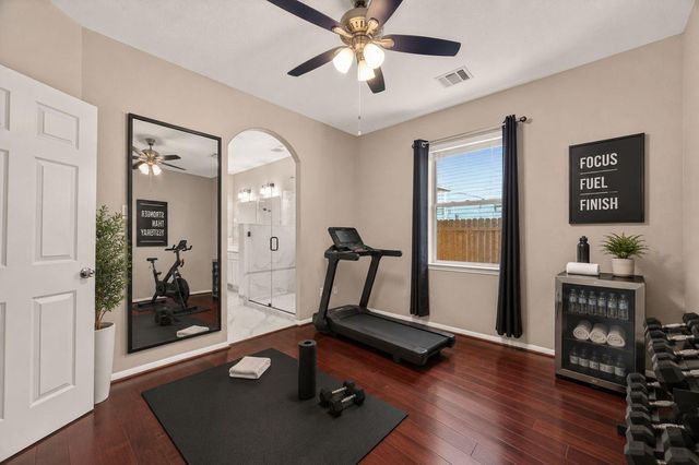405 Wickford Court, League City, TX 77573