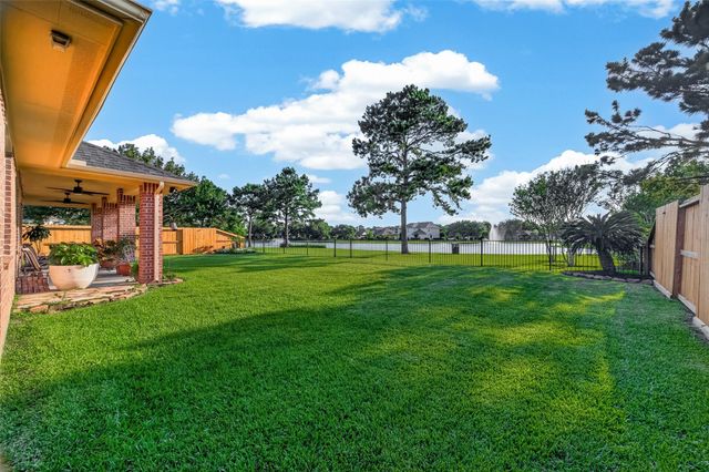405 Wickford Court, League City, TX 77573