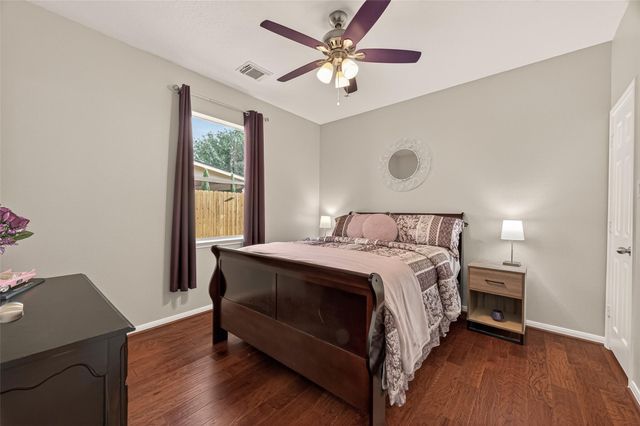405 Wickford Court, League City, TX 77573