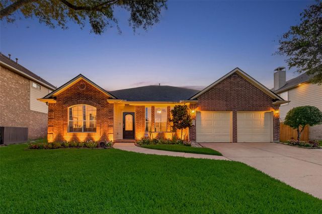405 Wickford Court, League City, TX 77573
