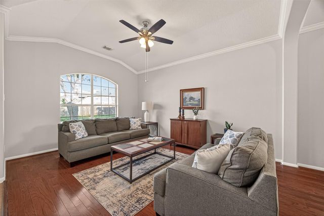 405 Wickford Court, League City, TX 77573