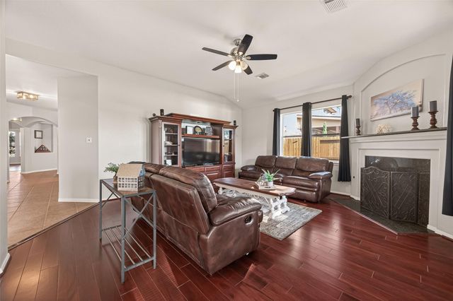 405 Wickford Court, League City, TX 77573