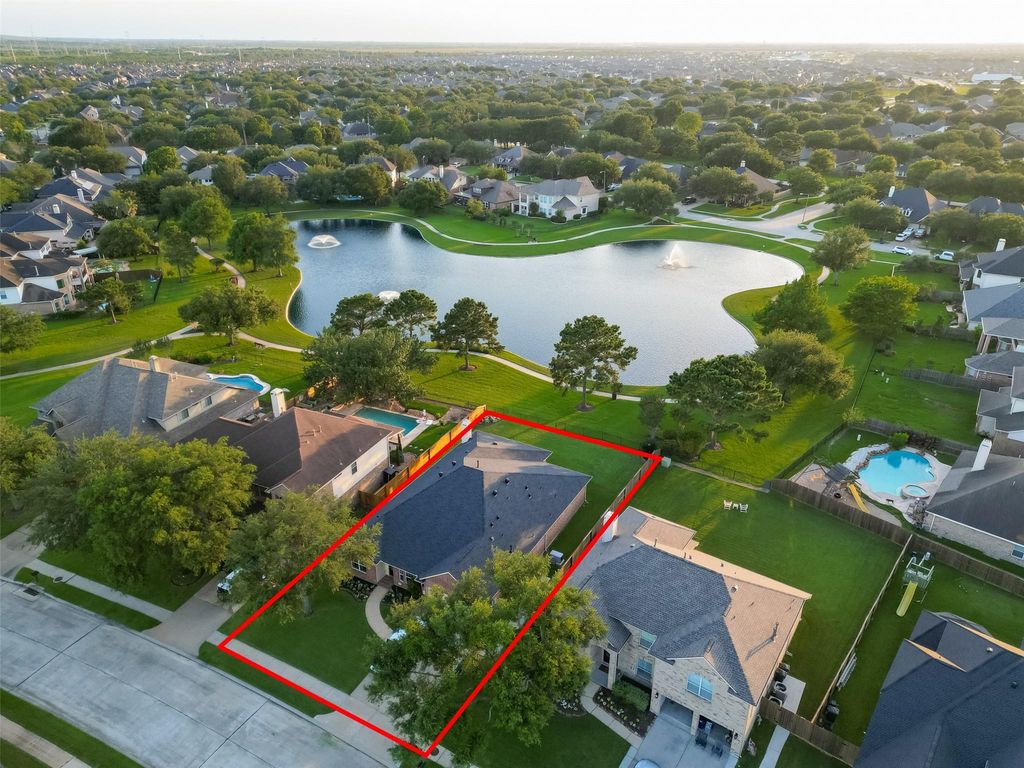 405 Wickford Court, League City, TX 77573