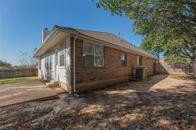 621 STANSTED MANOR DR, Pflugerville, TX 78660