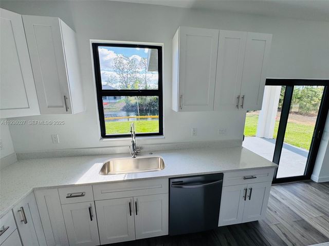 1924 NE 14th PL, Cape Coral, FL 33909