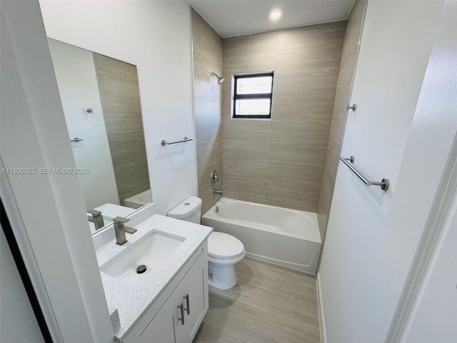 1924 NE 14th PL, Cape Coral, FL 33909