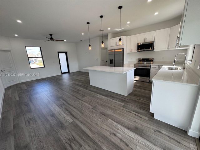 1924 NE 14th PL, Cape Coral, FL 33909