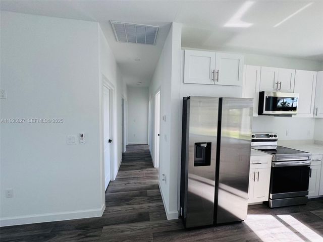 1924 NE 14th PL, Cape Coral, FL 33909