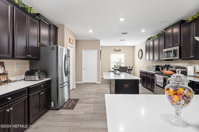 7206 LONGLEAF BRANCH Drive, Jacksonville, FL 32222