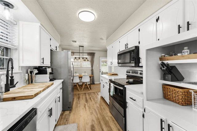 805 NW 49th Street, Lawton, OK 73505