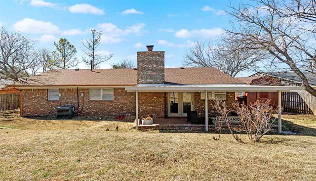 805 NW 49th Street, Lawton, OK 73505