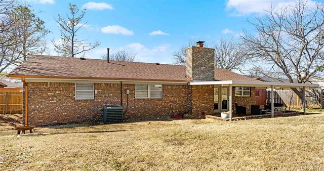805 NW 49th Street, Lawton, OK 73505