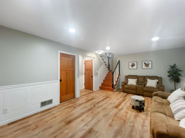 5401 W Winding Creek Drive, Mchenry, IL 60050