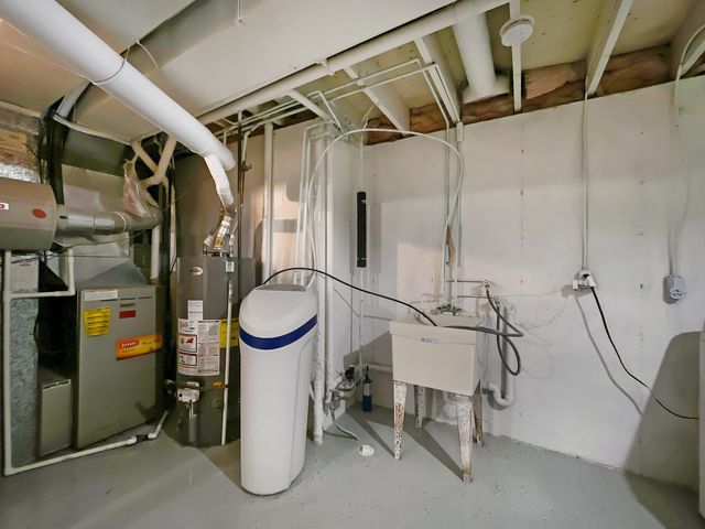 5401 W Winding Creek Drive, Mchenry, IL 60050