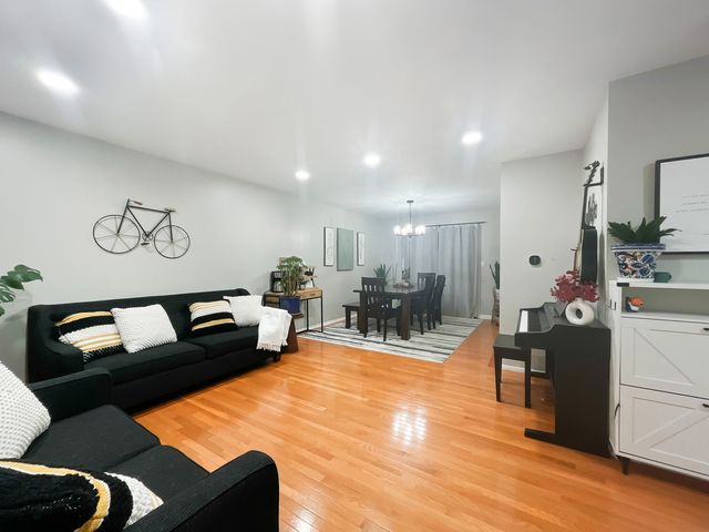 5401 W Winding Creek Drive, Mchenry, IL 60050