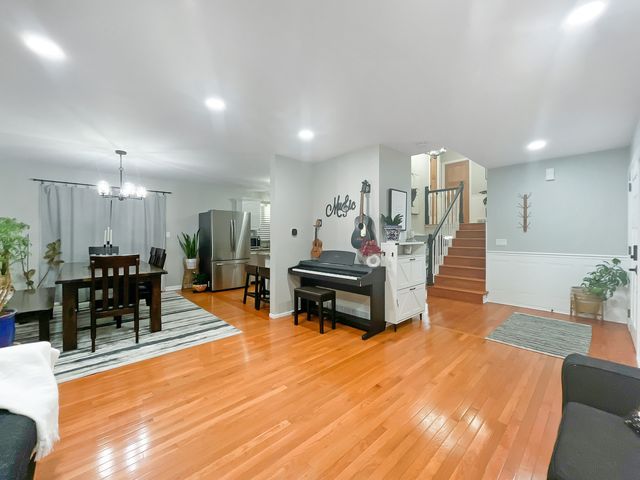 5401 W Winding Creek Drive, Mchenry, IL 60050