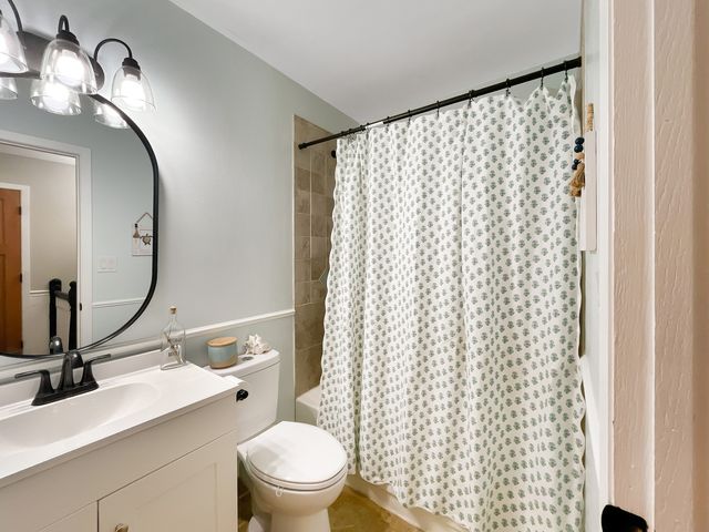 5401 W Winding Creek Drive, Mchenry, IL 60050