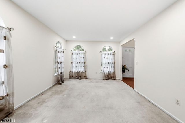 10 Julie Ct, Franklin Twp., NJ 08873