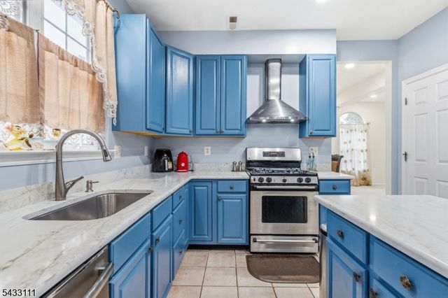 10 Julie Ct, Franklin Twp., NJ 08873