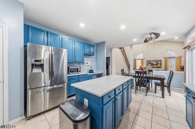 10 Julie Ct, Franklin Twp., NJ 08873