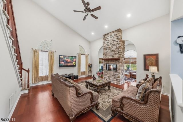 10 Julie Ct, Franklin Twp., NJ 08873