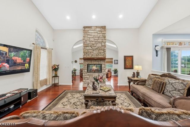 10 Julie Ct, Franklin Twp., NJ 08873