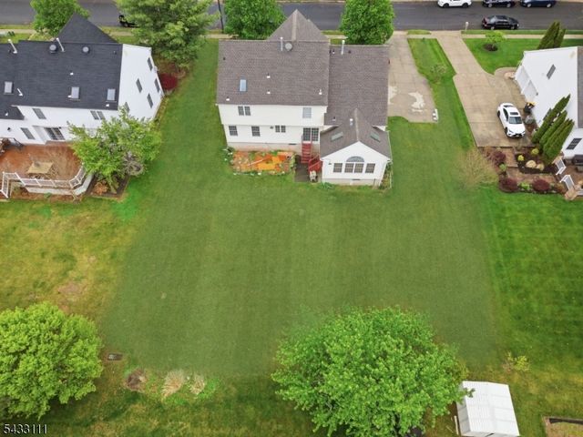 10 Julie Ct, Franklin Twp., NJ 08873