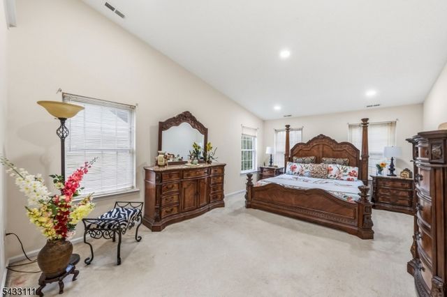 10 Julie Ct, Franklin Twp., NJ 08873