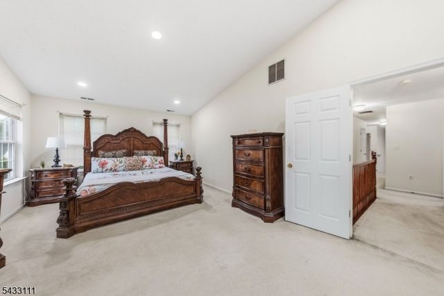 10 Julie Ct, Franklin Twp., NJ 08873