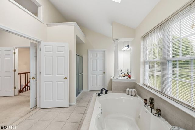 10 Julie Ct, Franklin Twp., NJ 08873