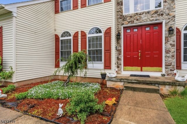 10 Julie Ct, Franklin Twp., NJ 08873