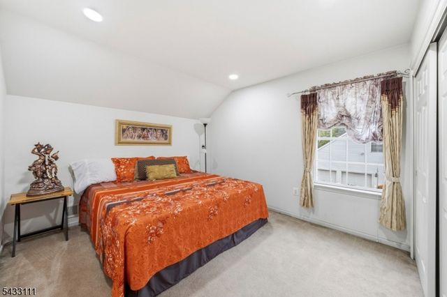 10 Julie Ct, Franklin Twp., NJ 08873