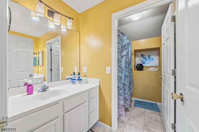 10 Julie Ct, Franklin Twp., NJ 08873