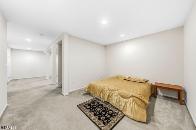 10 Julie Ct, Franklin Twp., NJ 08873