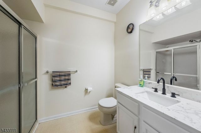 10 Julie Ct, Franklin Twp., NJ 08873