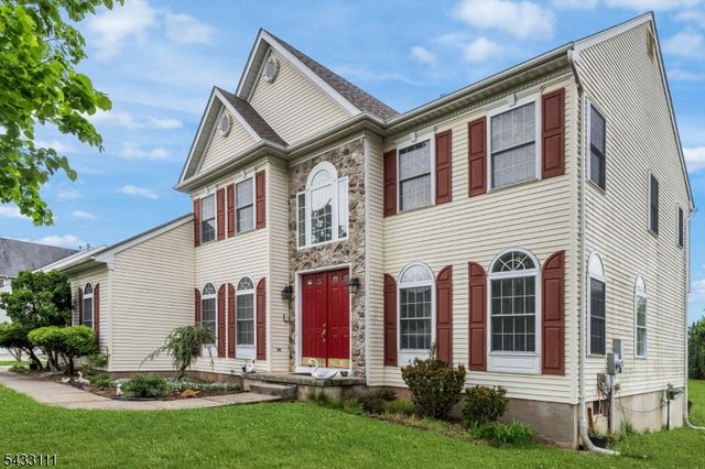 10 Julie Ct, Franklin Twp., NJ 08873