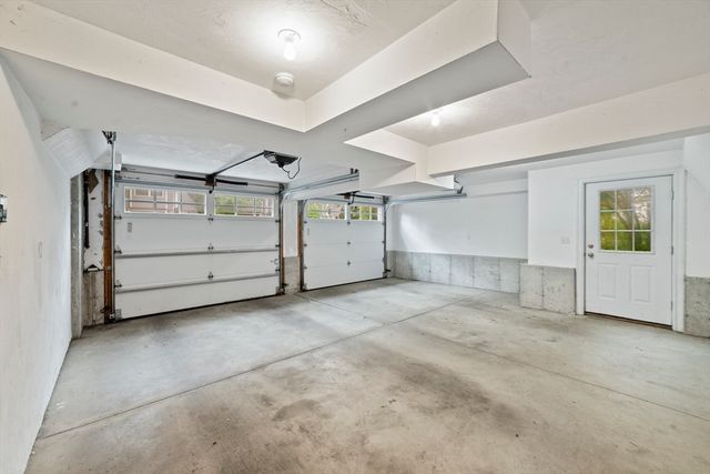 15 Edgemoor Circle, Wellesley, MA 02482