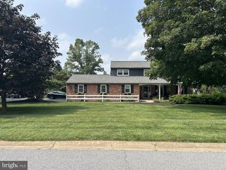 9 TENBY CHASE DR, Newark, DE 19711