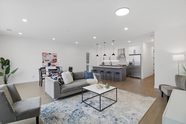 5824 N Lincoln Avenue 1S, Chicago, IL 60659