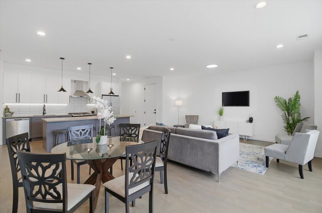 5824 N Lincoln Avenue 1S, Chicago, IL 60659