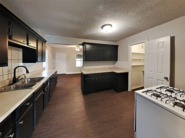 2815 Ash Park Drive, Richland Hills, TX 76118