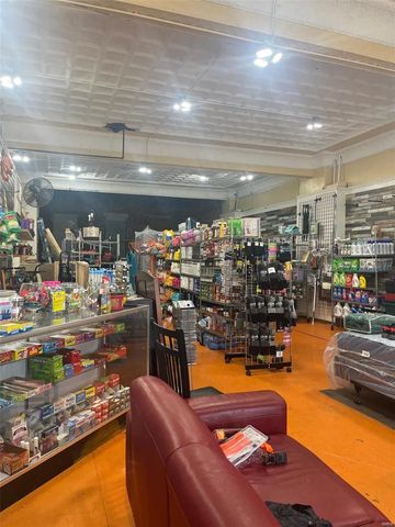 8033 N Broadway, St Louis, MO 63147