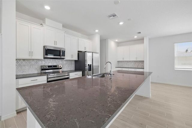 1198 HAPPY FOREST LOOP, Deland, FL 32720