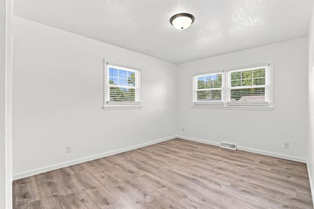 3007 W 9Th Street, Waterloo, IA 50702