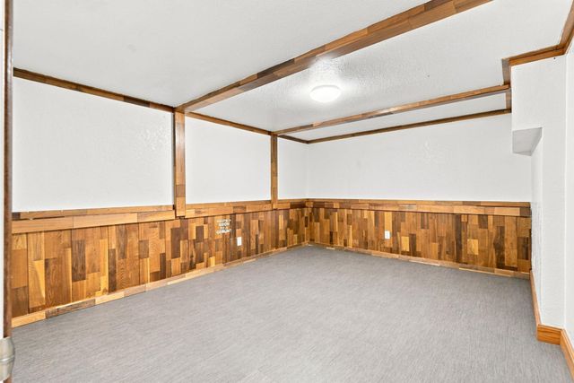 3007 W 9Th Street, Waterloo, IA 50702