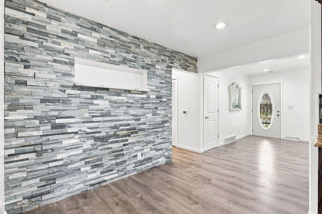 3007 W 9Th Street, Waterloo, IA 50702