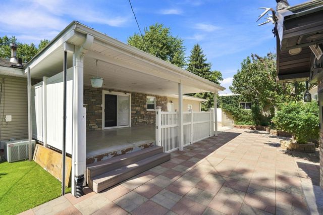 3007 W 9Th Street, Waterloo, IA 50702